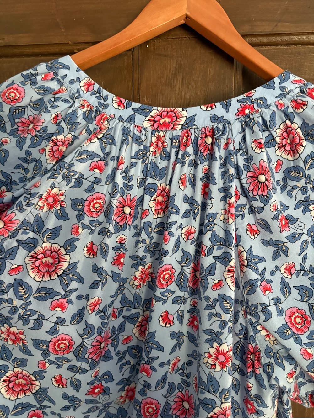 LOFT Light Blue Floral Puff Sleeve V-Neck Blouse with Red Accents - Picture 7 of 7